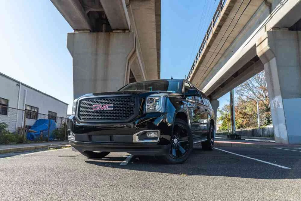 GMC Yukon photo 3