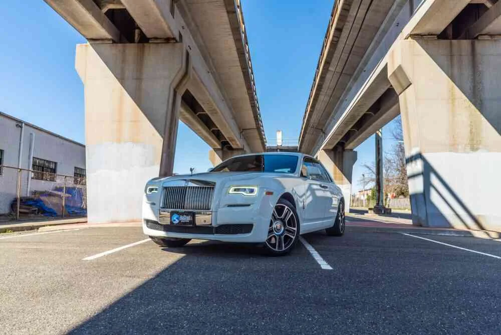 Rolls-Royce Ghost photo 2