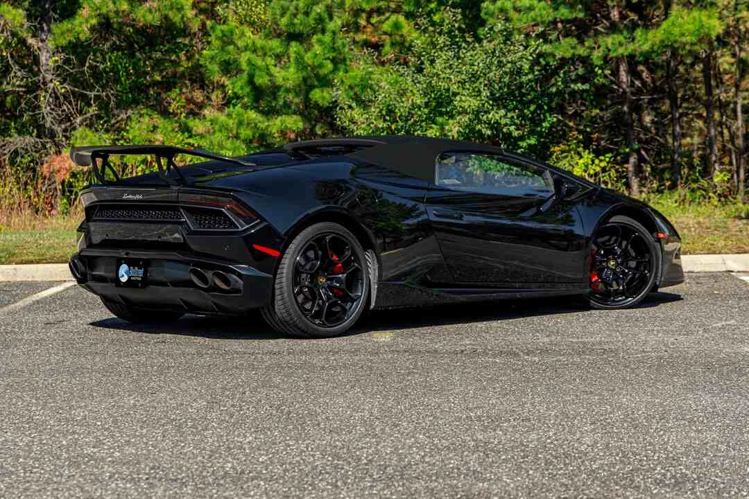 Lamborghini Huracan Spyder photo 3