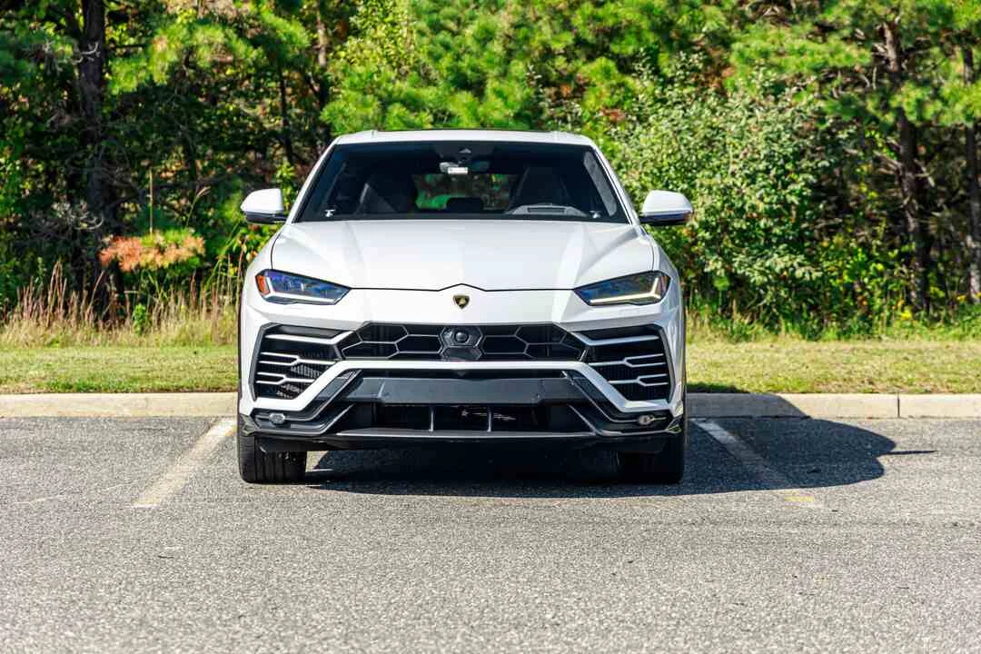 Lamborghini Urus photo 2