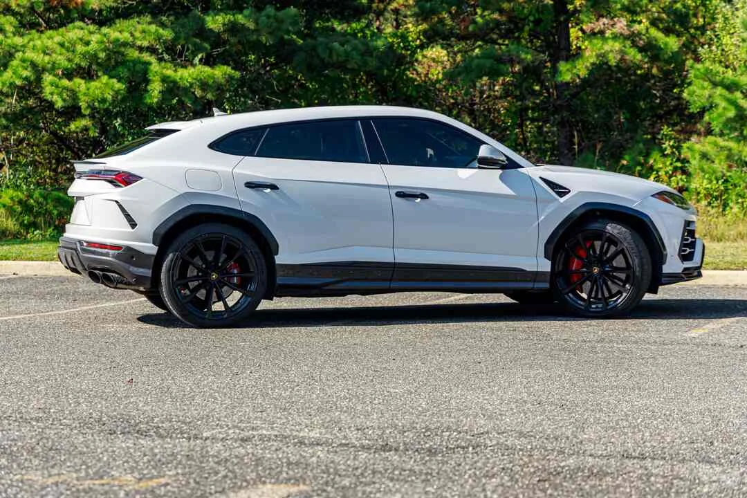 Lamborghini Urus photo 3