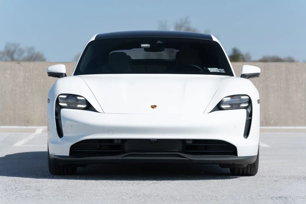 Porsche Taycan photo 2