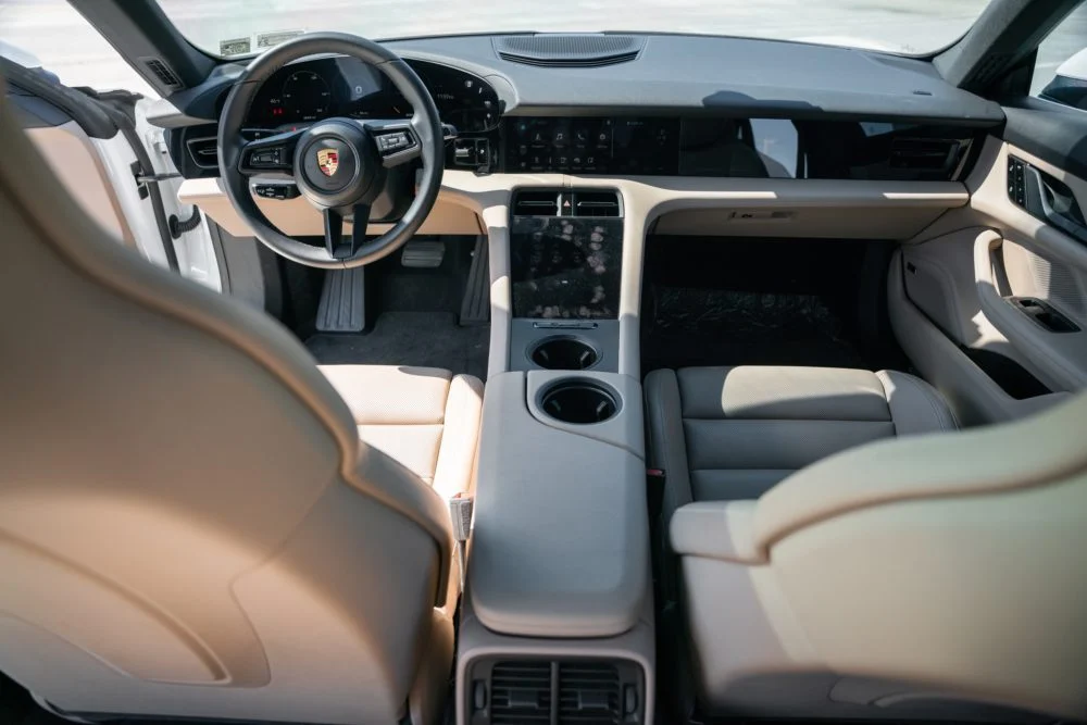 Porsche Taycan photo 6