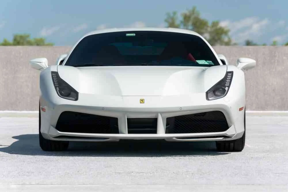 Ferrari 488 GTB photo 2