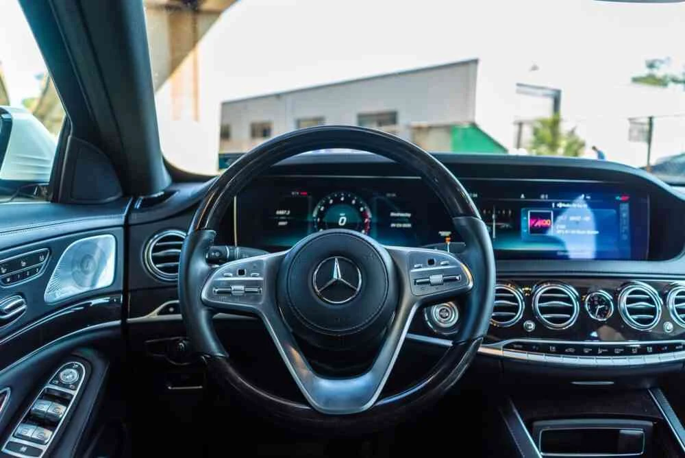 Mercedes-Benz S560 photo 6