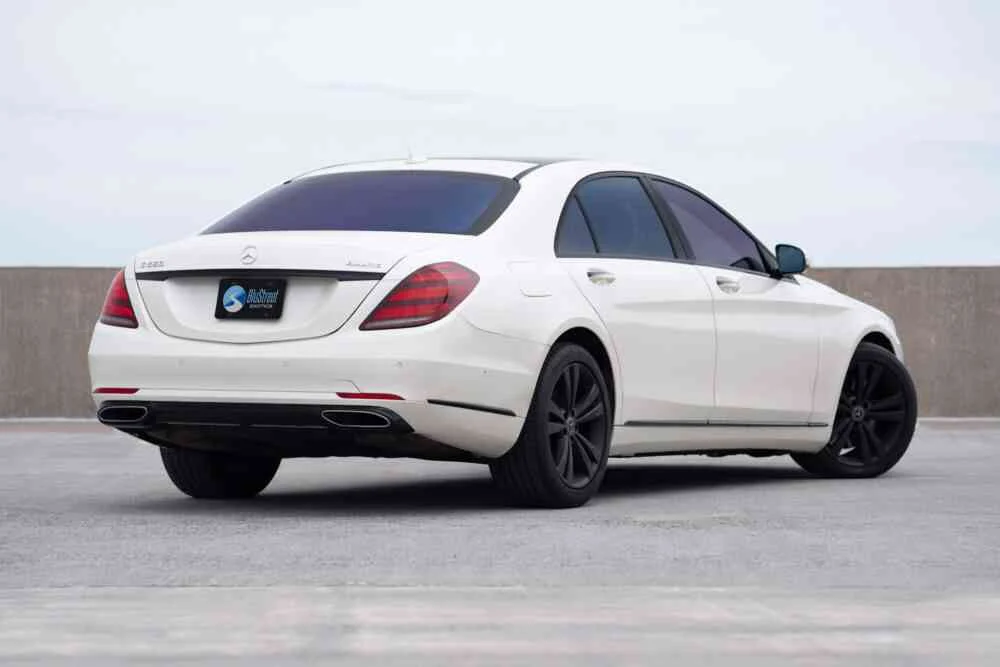 Mercedes-Benz S560 photo 3
