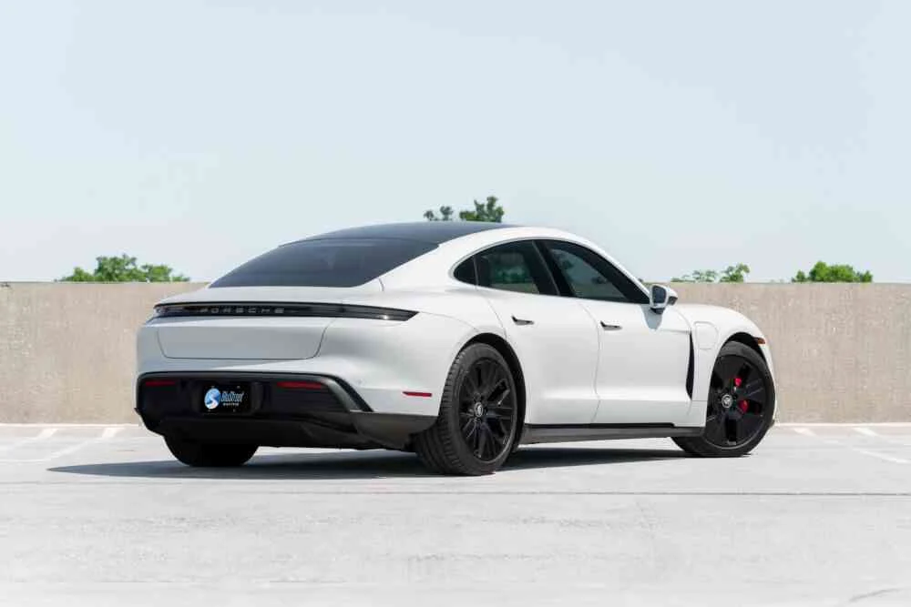 Porsche Taycan photo 3