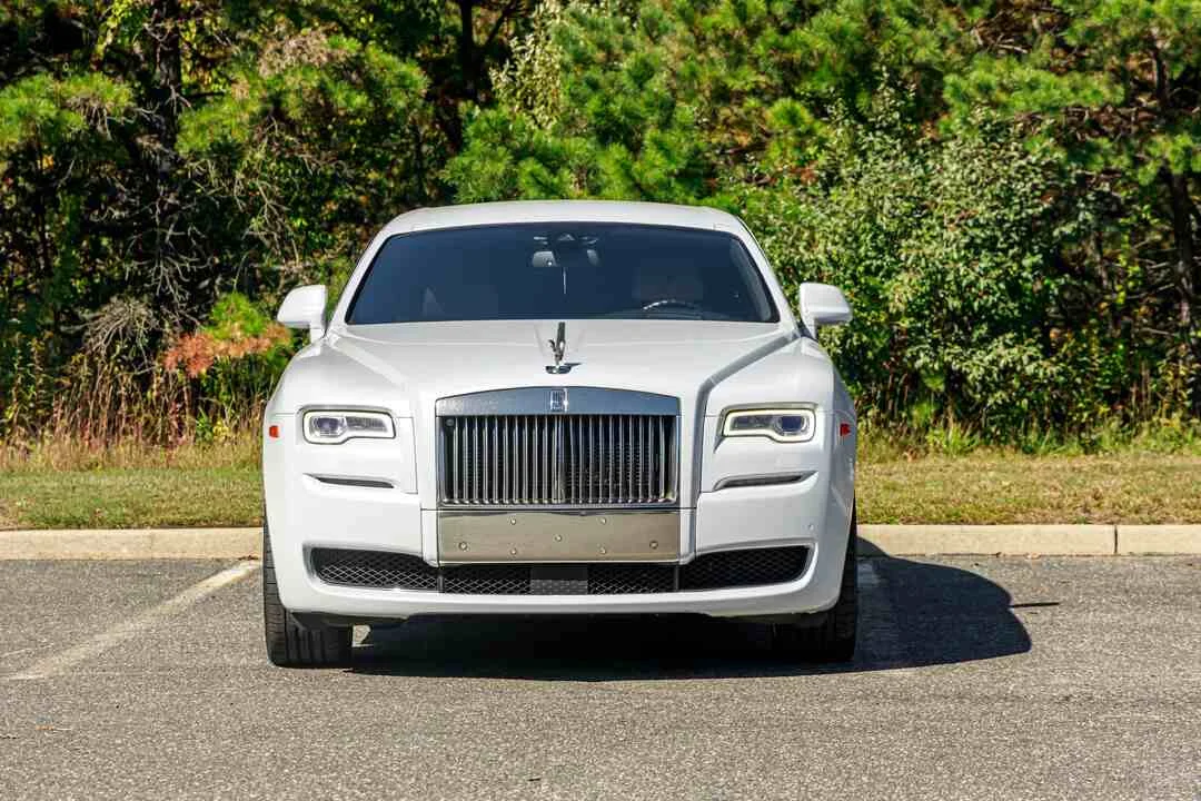 Rolls-Royce Ghost photo 2