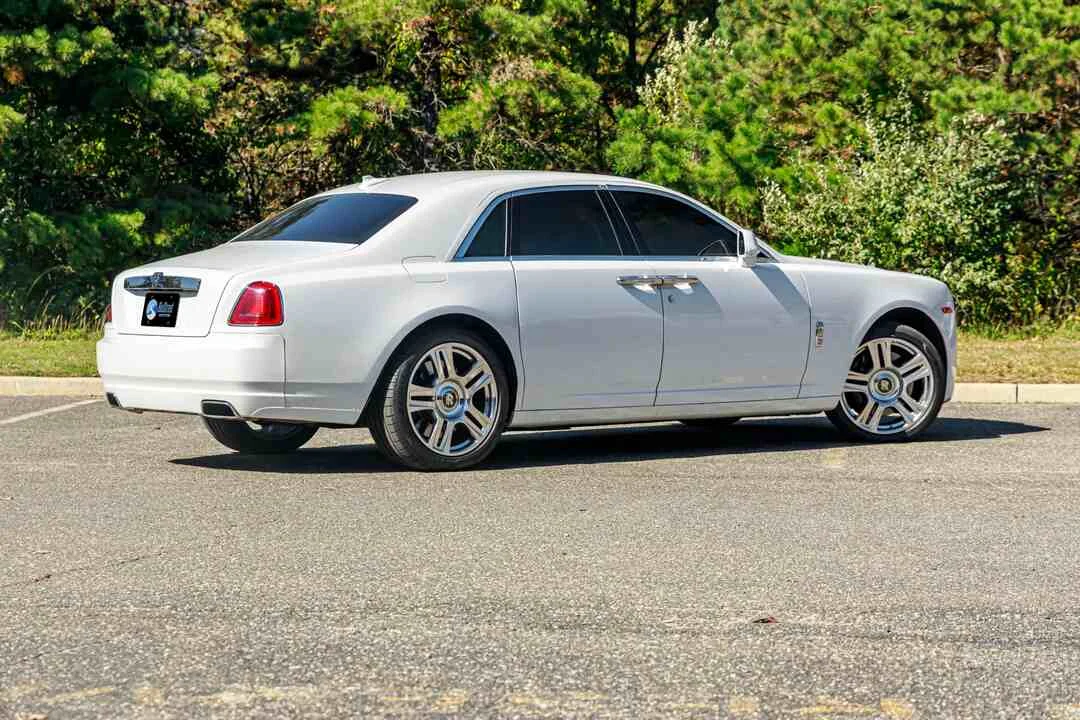 Rolls-Royce Ghost photo 3