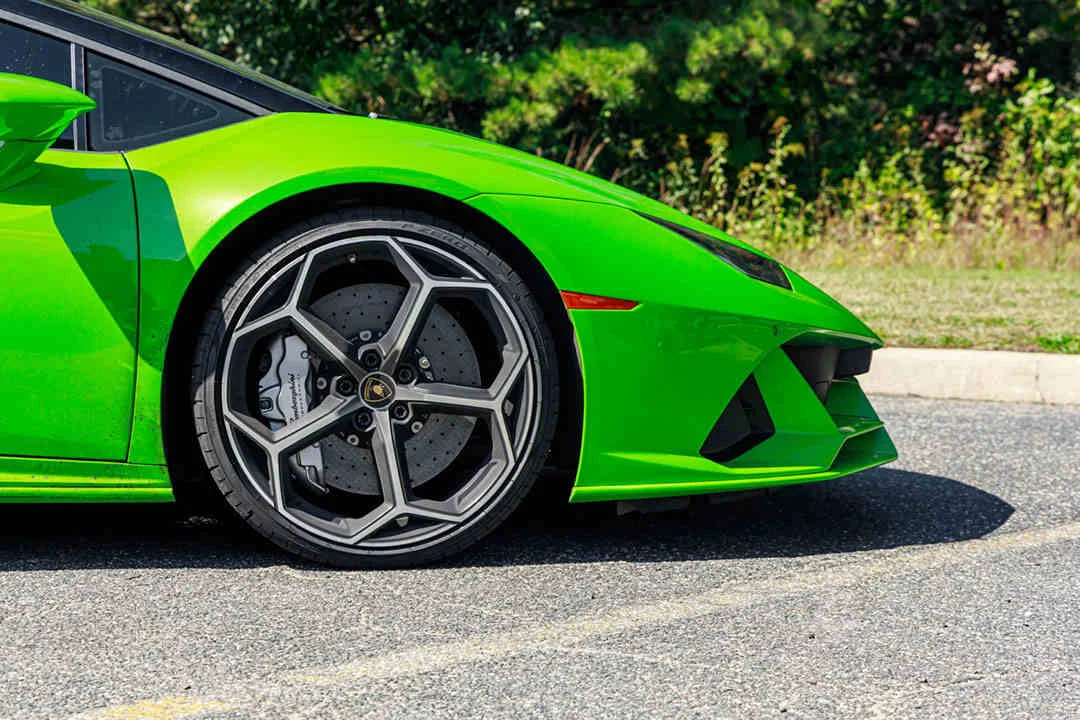 Lamborghini Huracan Spyder photo 5