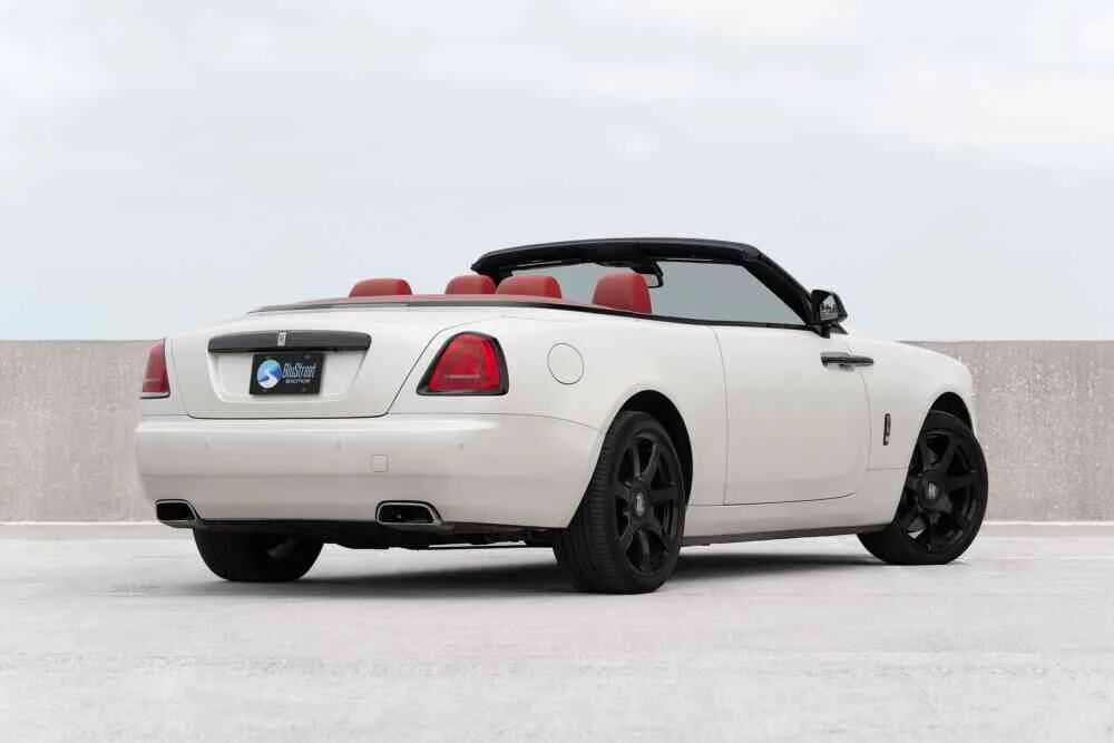 Rolls-Royce Dawn photo 3
