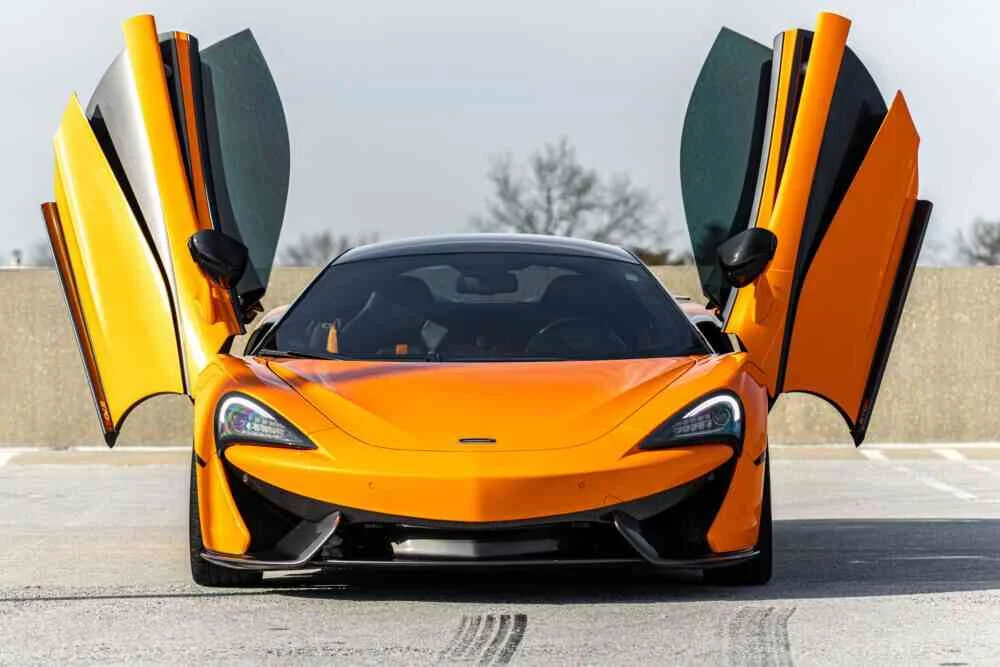 McLaren 570S photo 2