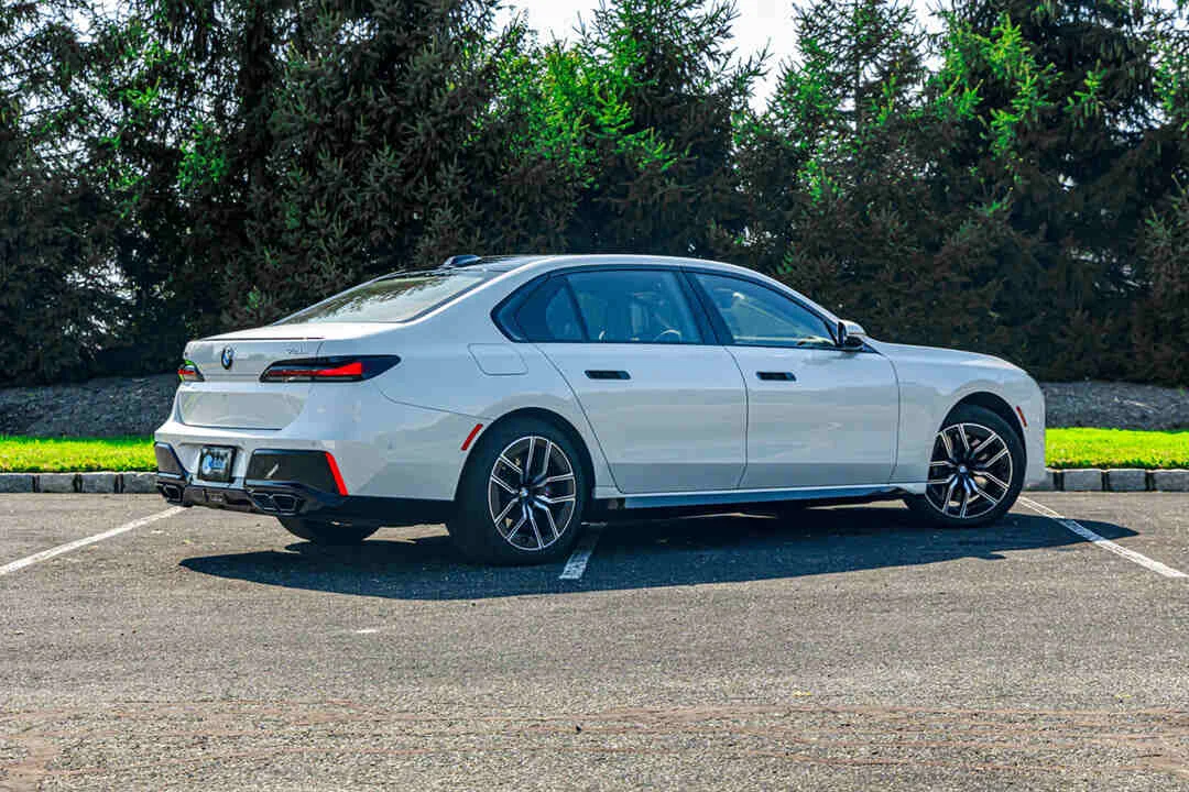 BMW 760i xDrive photo 4