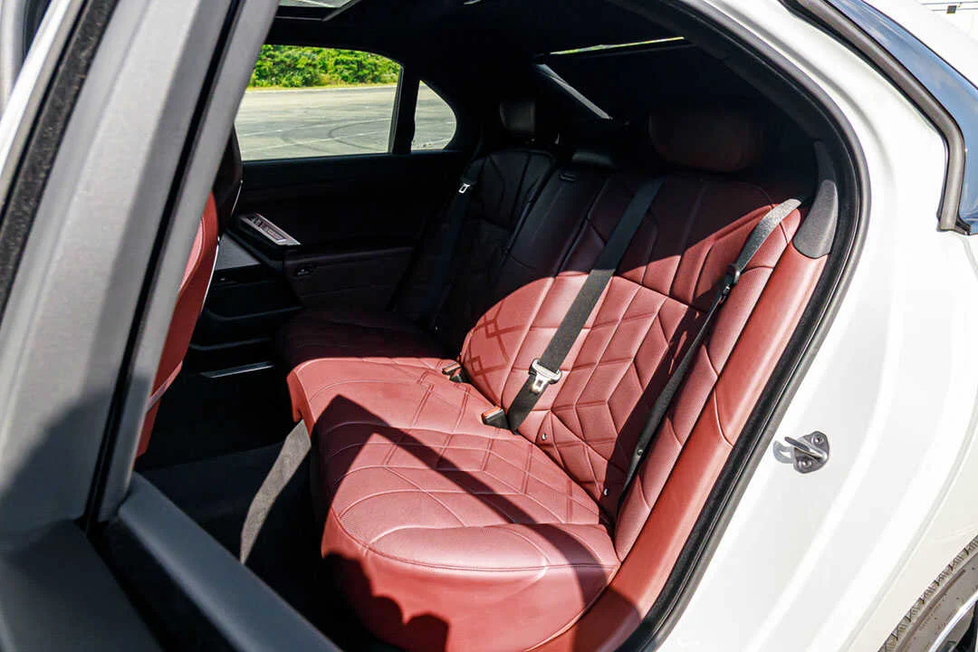 BMW 760i xDrive photo 7