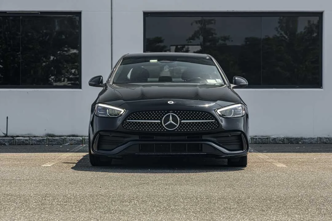 Mercedes-Benz C300 photo 2