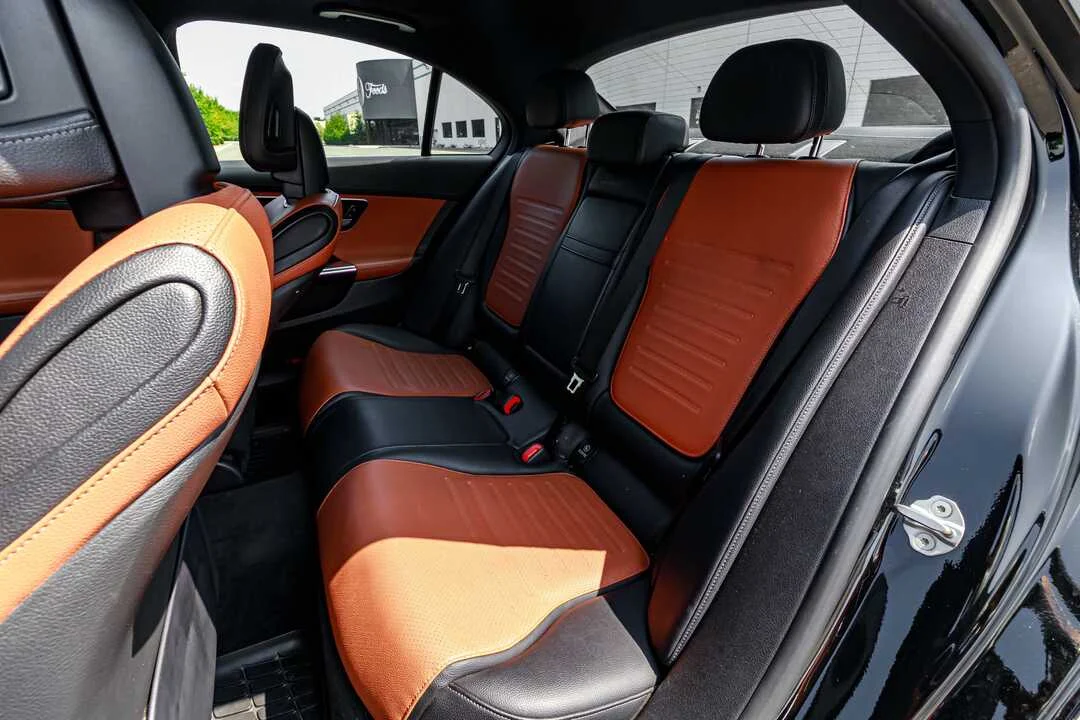 Mercedes-Benz C300 photo 6