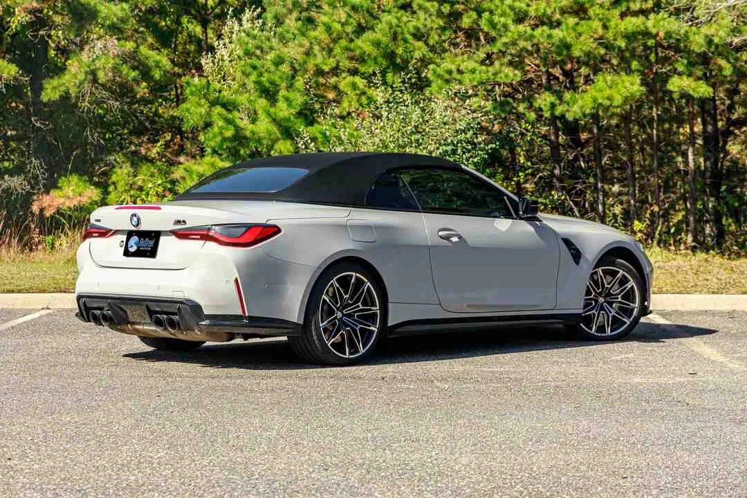 BMW M4 Convertible photo 3