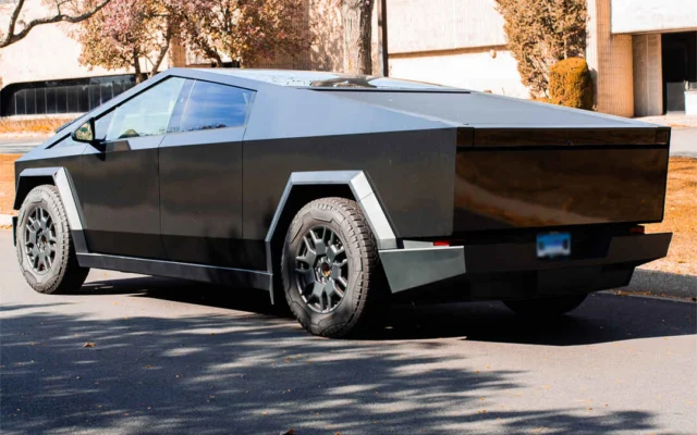 Tesla Cybertruck Black