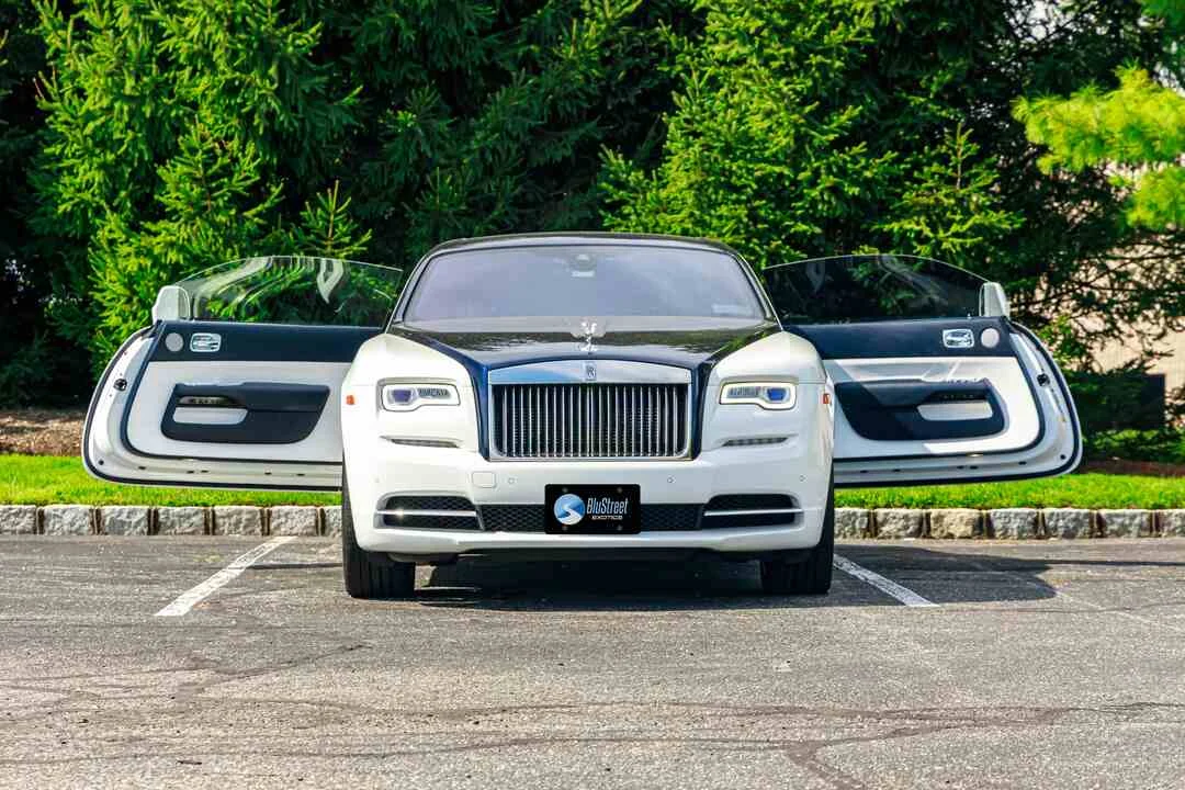 Rolls-Royce Wraith photo 2