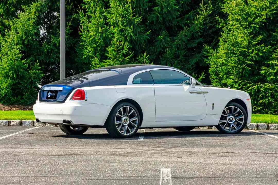Rolls-Royce Wraith photo 3