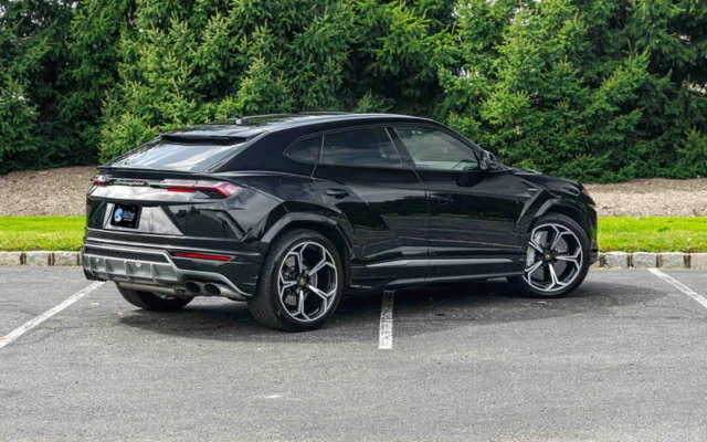 Lamborghini Urus Black
