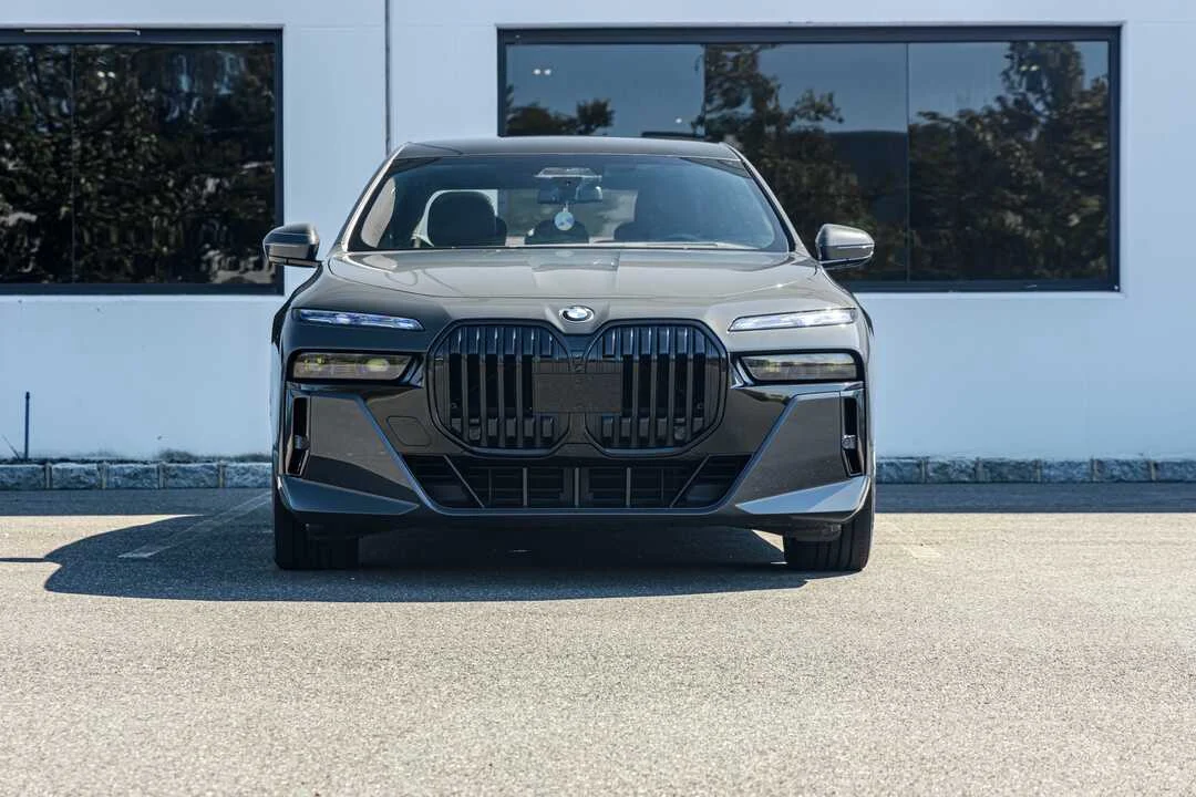 BMW 760i photo 2