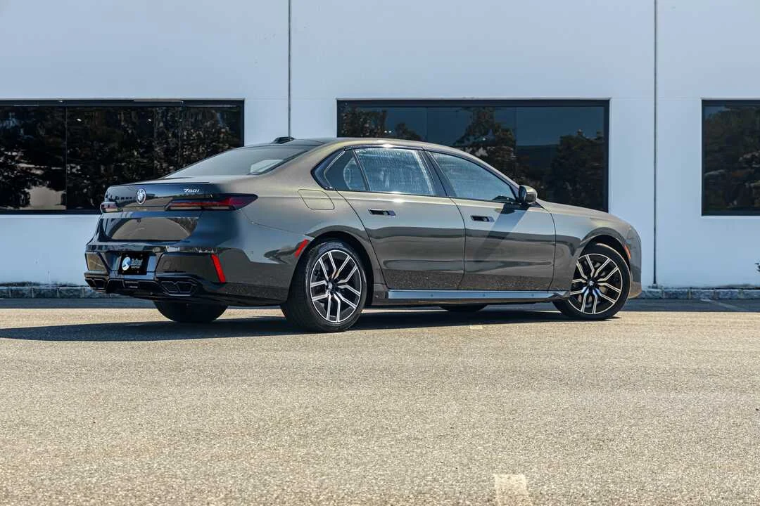 BMW 760i photo 3