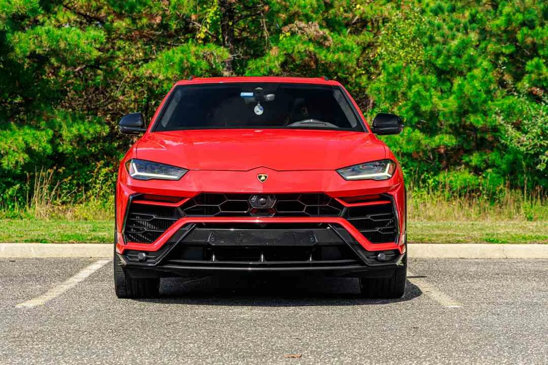 Lamborghini Urus photo 2