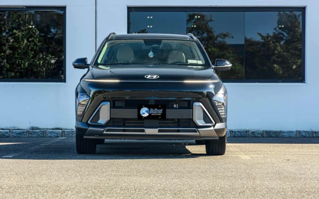 Hyundai Kona Black/White