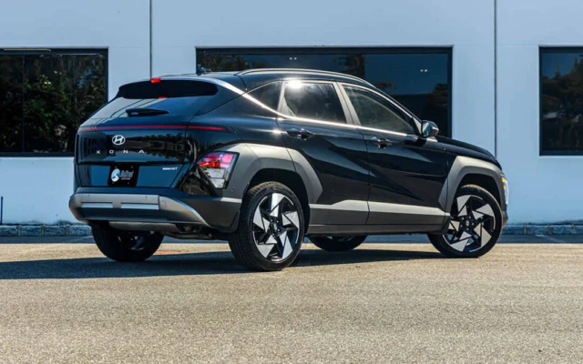 Hyundai Kona Black/White