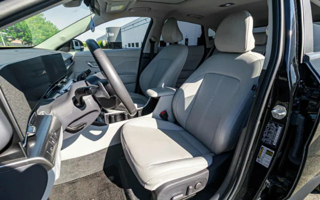 Hyundai Kona Black/White