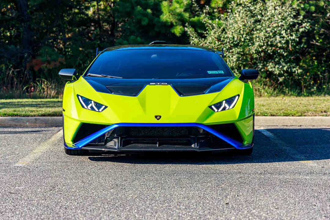 Lamborghini Huracan STO photo 2