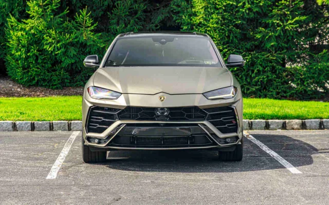 Lamborghini Urus Bronze