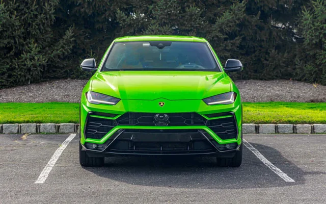 Lamborghini Urus Slime Green