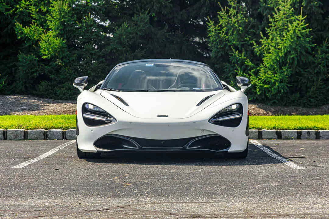 McLaren 720s photo 2