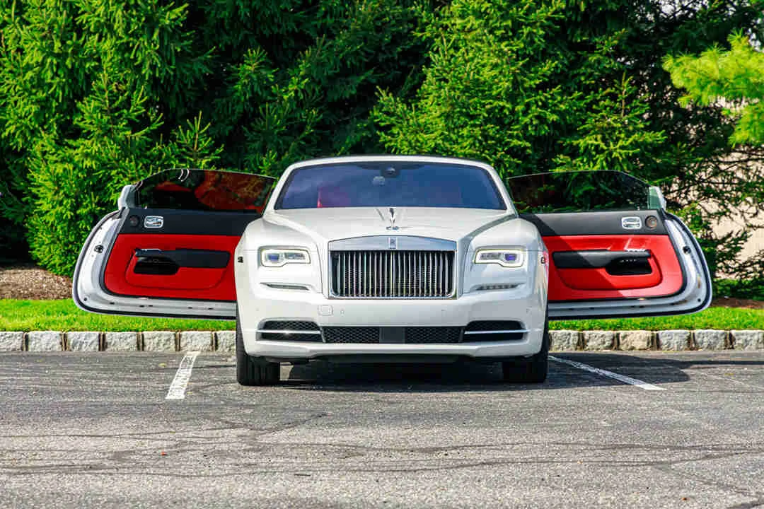 Rolls-Royce Black Badge Dawn photo 3