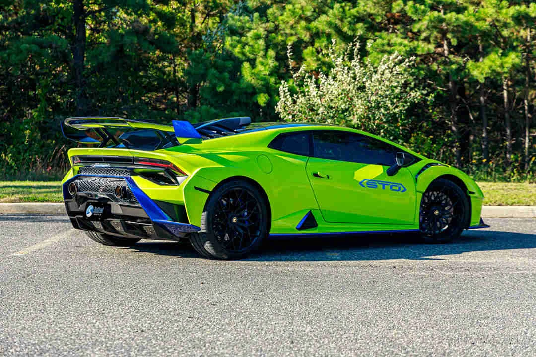 Lamborghini Huracan STO photo 4