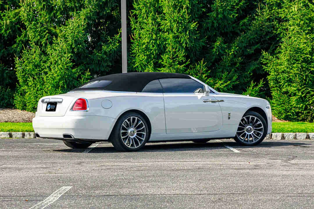 Rolls-Royce Black Badge Dawn photo 5