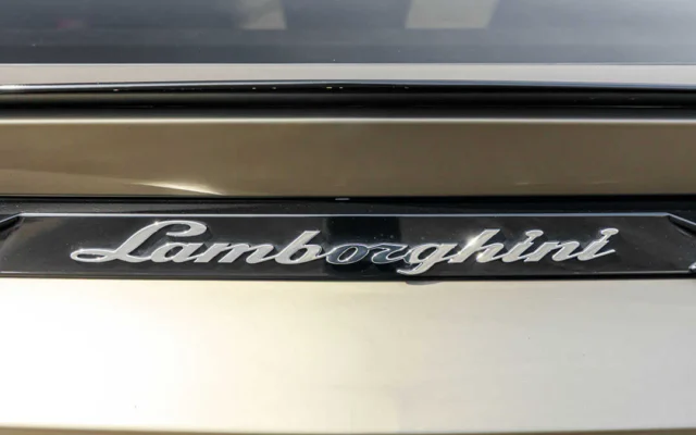 Lamborghini Urus Bronze