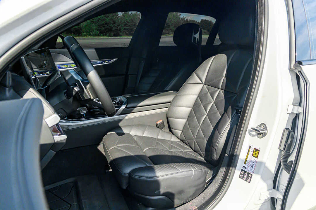 BMW 740i photo 6