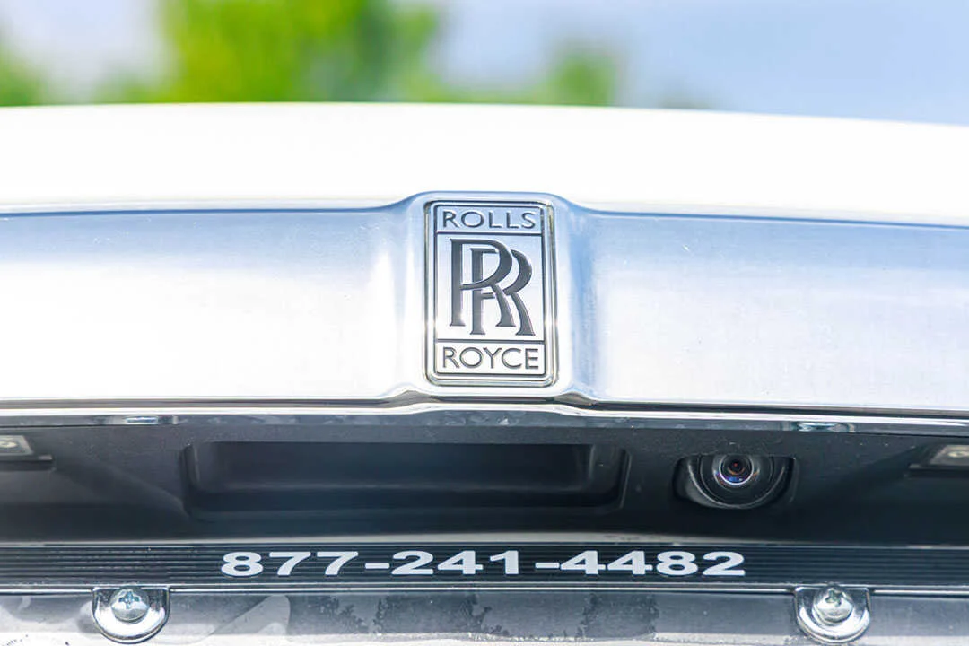 Rolls-Royce Black Badge Dawn photo 6