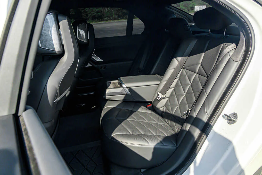 BMW 740i photo 7