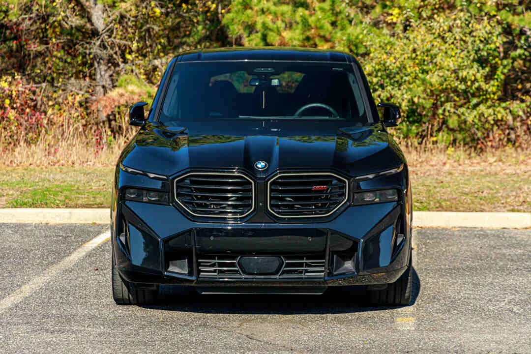 BMW XM Red Edition photo 2