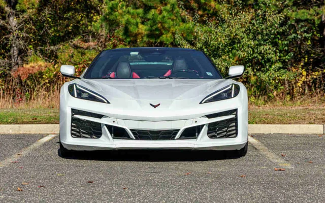 Corvette C8 E-Ray Convertible White