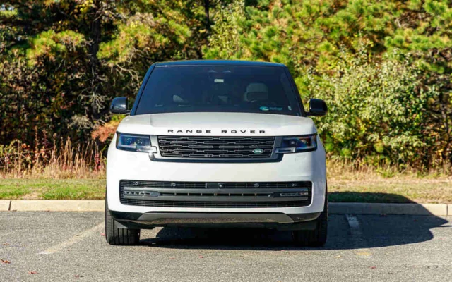 Range Rover SE White