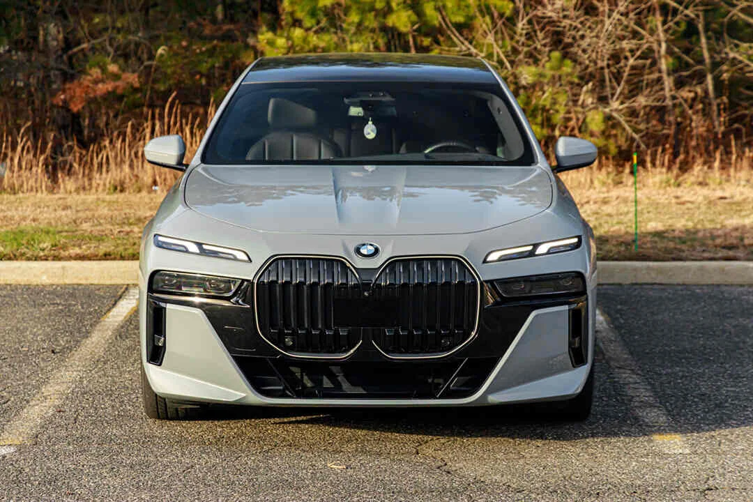 BMW 740i photo 2