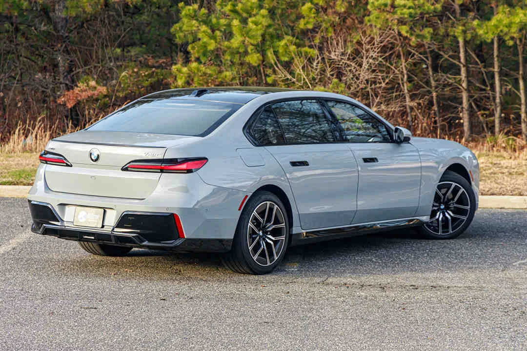 BMW 740i photo 4
