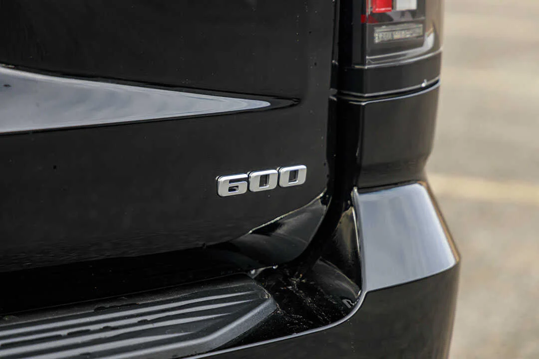 Cadillac Escalade 600 photo 6
