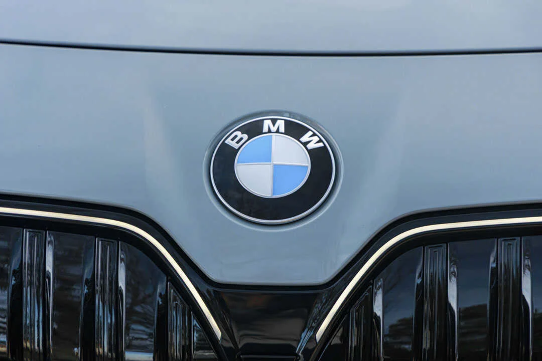 BMW 740i photo 8