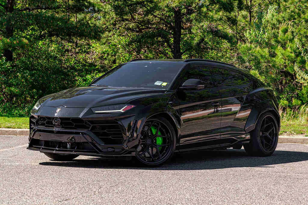 Lamborghini Urus Widebody Black